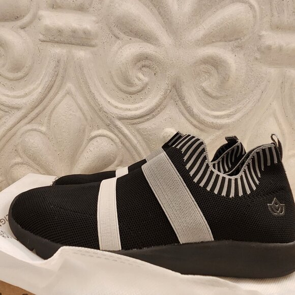 Spenco Women's Karma Stretch Sneaker, Black, 8. NIB - Picture 2 of 11